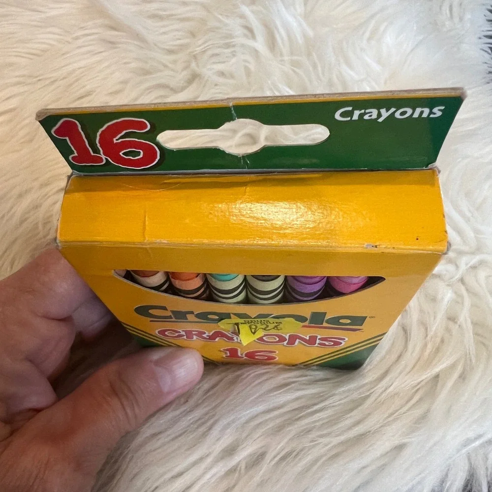 Vintage 1999 Crayola 16 Count Crayon Box Binney & Smith Non-Toxic Made in USA